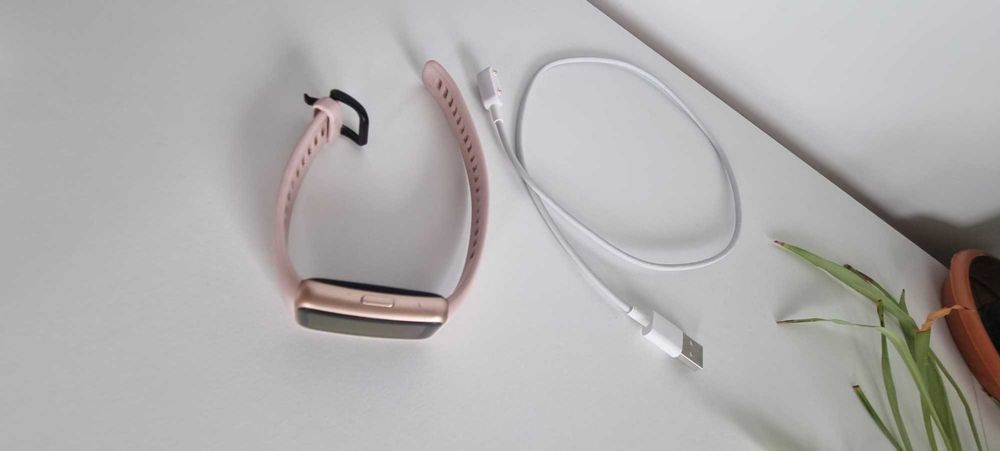 Huawei Band 6  Pink, foarte buna