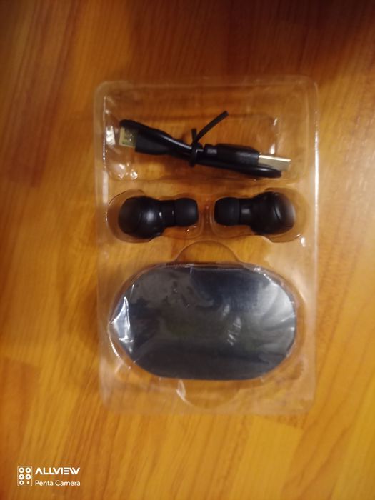 Vând câteva modele de căști wireless cu conectare bluetooth.