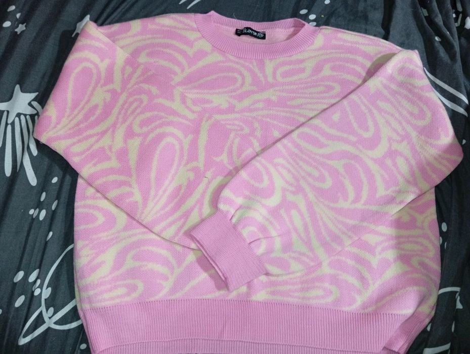 Розовой жёлтый теплый свитер