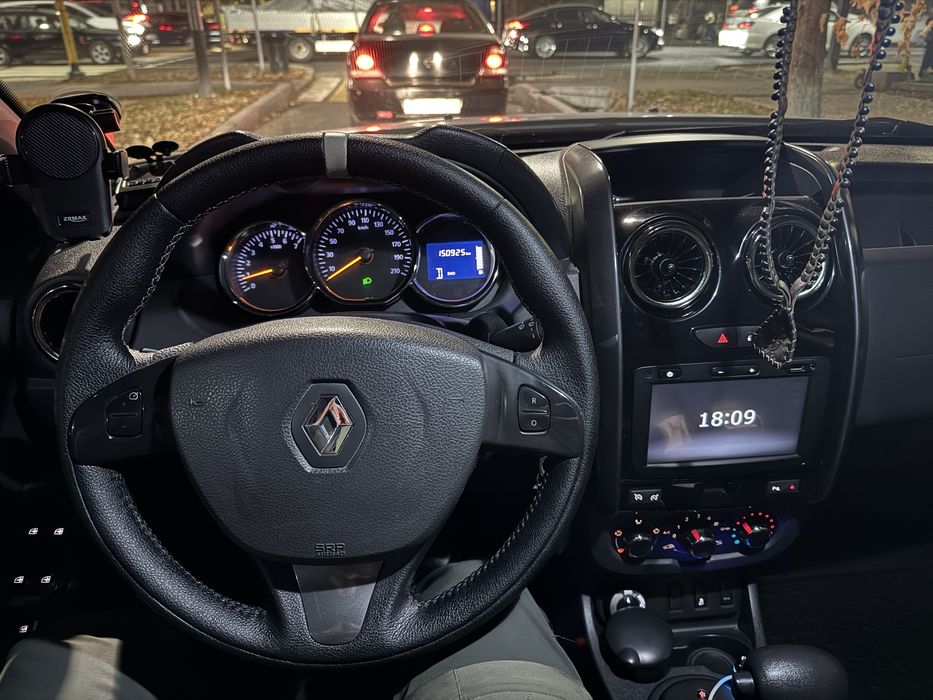 Продам штатную магнитолу Renault Duster. Nissan Terrano 2015