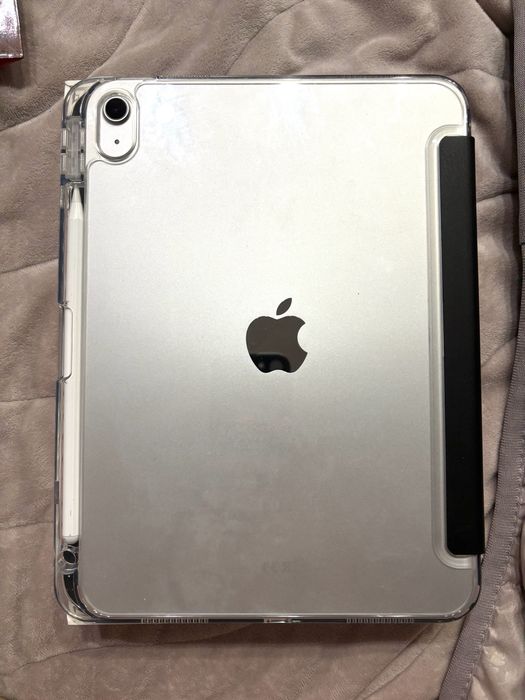 Продавам iPad (A16) WiFi 128 GB Silver – като нов, с аксесоари