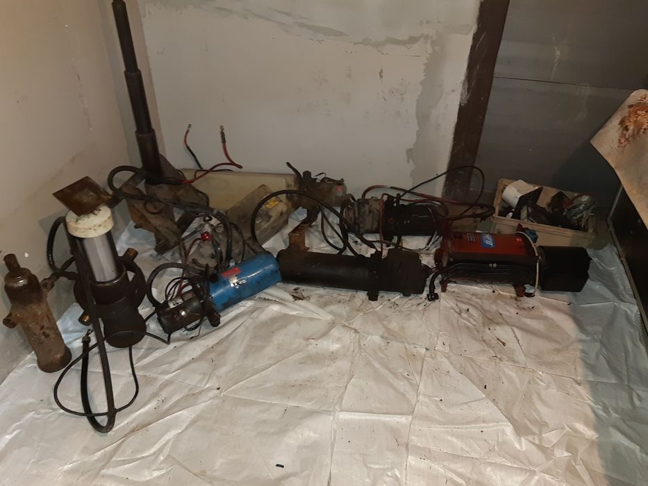 Vand pompe si cilindri pentru basculare