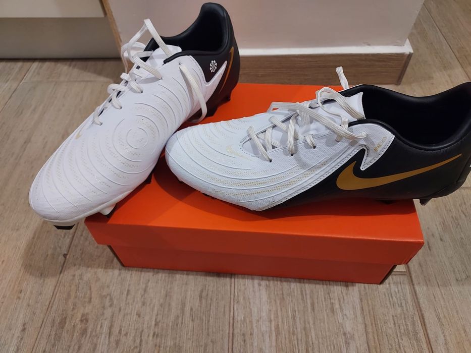 Adidasi fotbal phantom