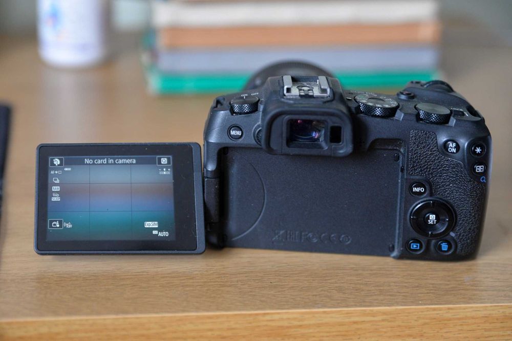 Canon EOS RP Full Frame + Obiectiv 50mm f1.8 STM + Adaptor EF-EOS R