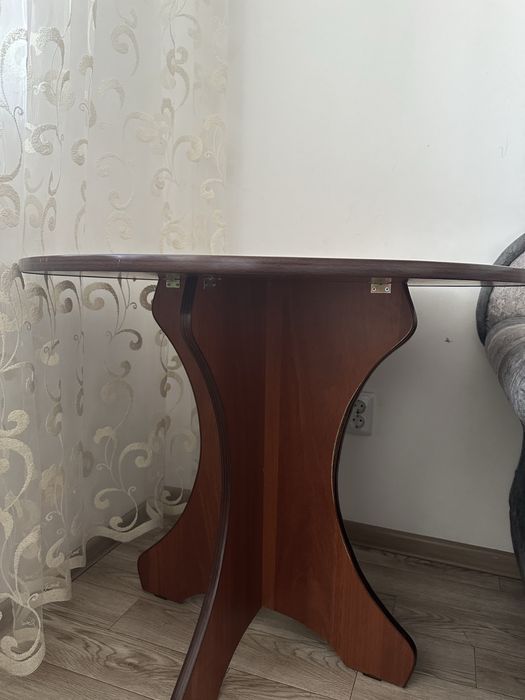 Продам стол срочно