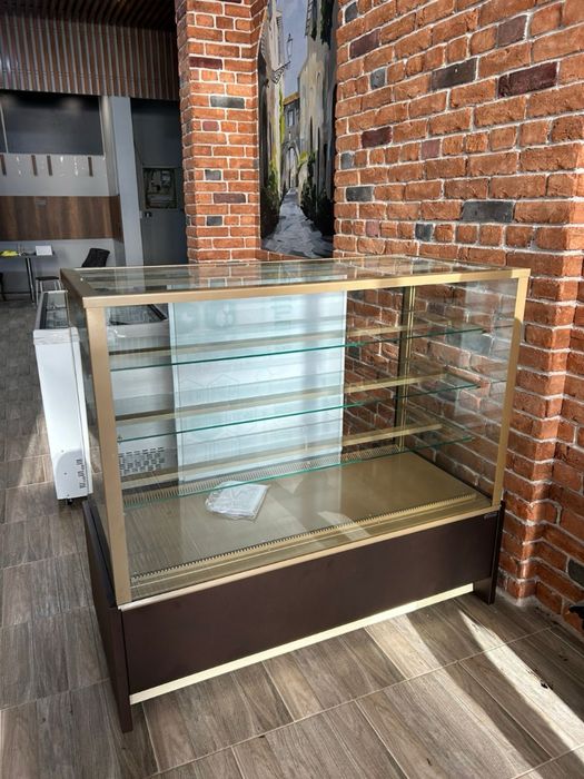 Продам витринный холодильник