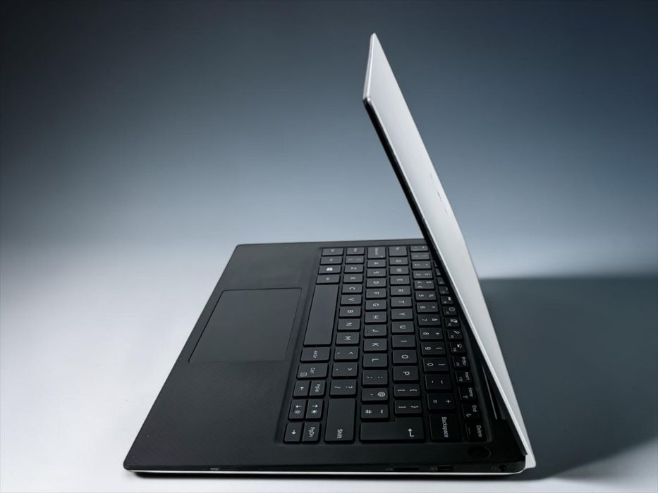 Dell XPS 7390 13" 4K UHD+ i7-10910U 16GB RAM 512GB SSD Перфектен! Гаранция!