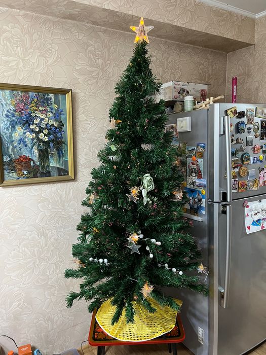 Елка Яркая хорошая