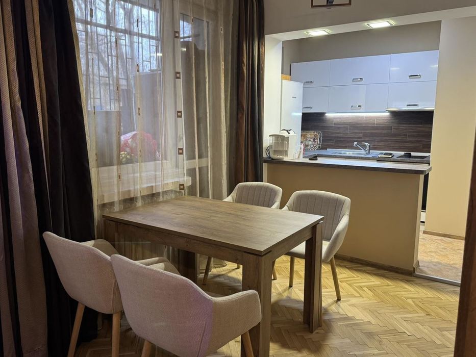 Продава се Тристаен апартамент в София, Медицинска академия - 107 кв.м за 2002 €/кв.м - Снимка #3