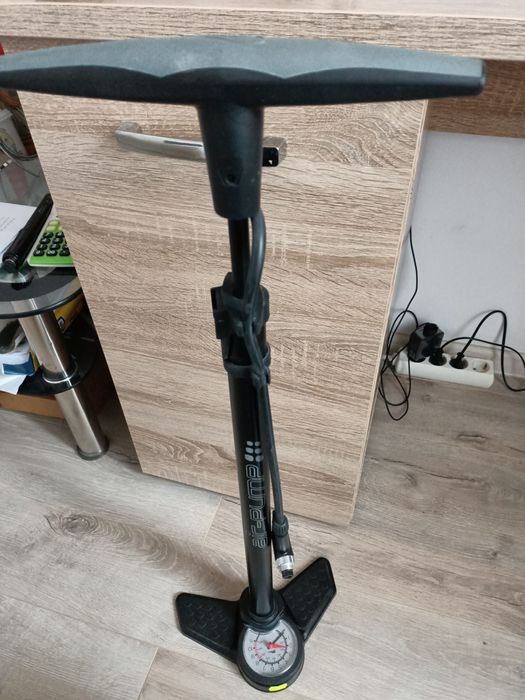 Vând pompă aer 11 bar