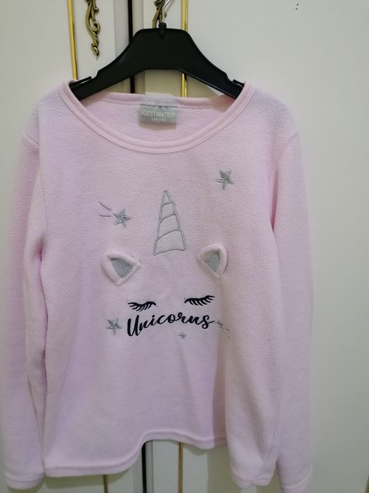 Vând pijamale pt fete