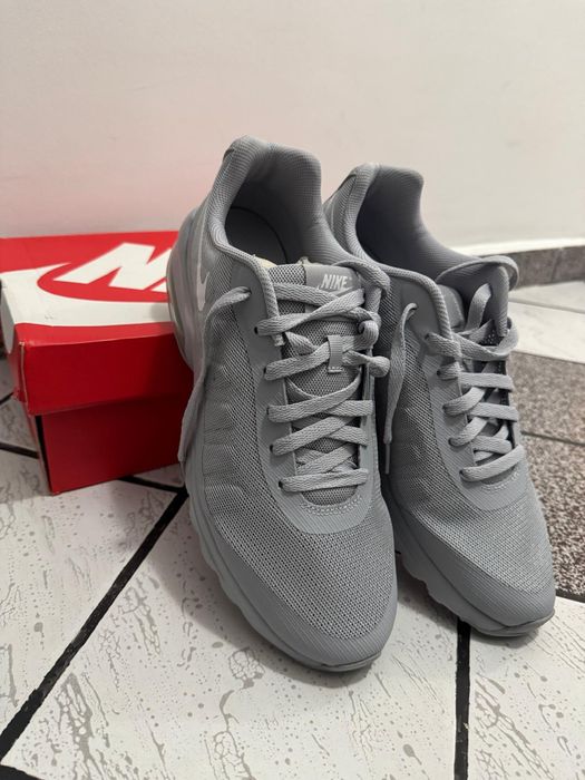 Nike Air Max İnvigor
