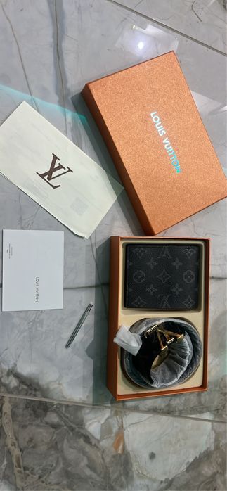 Set Curea si portofel LV