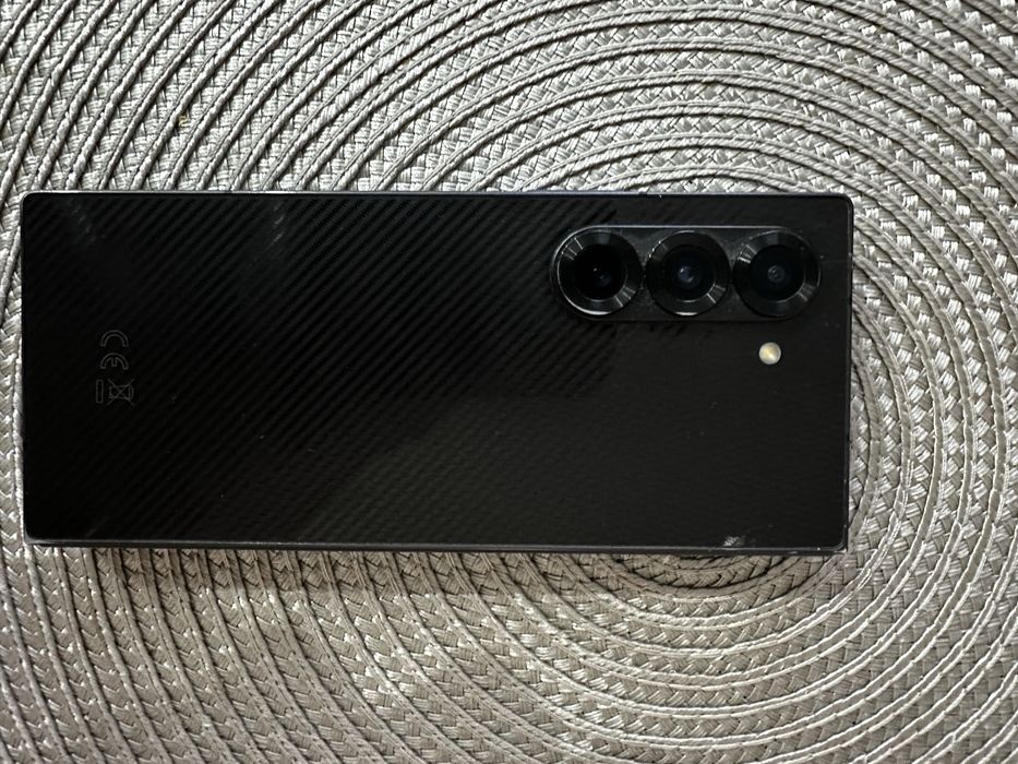 Samsung Galaxy Z Fold 6 Карбон