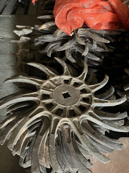 Ю. М.  З.    Б. Д.  М.   К.  7. 0. 0.