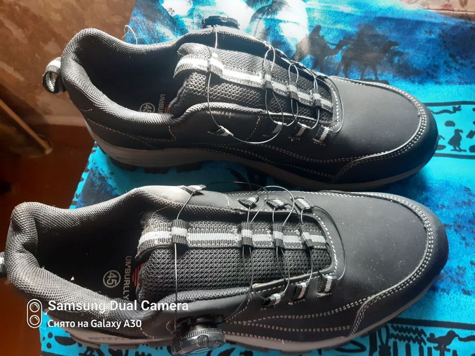 Продам мужские кроссовки. Синие мощные на весну осень, белые лето, вес