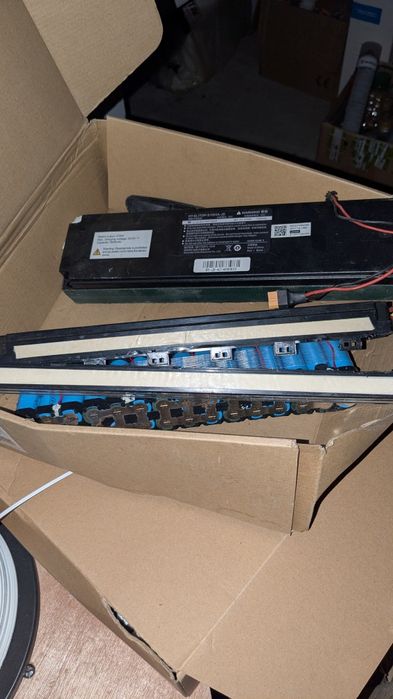Trotineta electrica Lenovo cu 2 baterii (defecta) - cititi descrierea