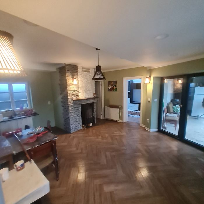 Echipa renovări în construcții.