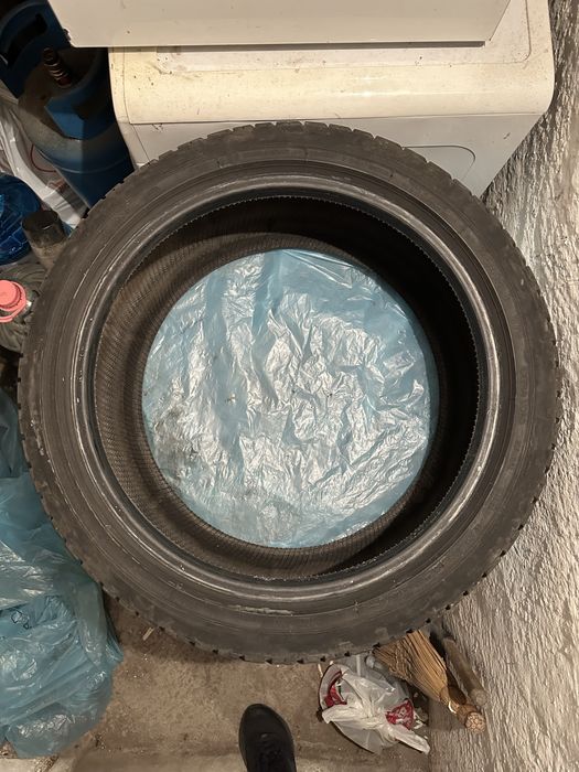 245/40 R18 - общо 5 броя (2х Falken + 3x Premiorri) DOT 22/20
