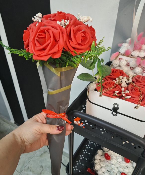 Подаръчета от изкуствени рози