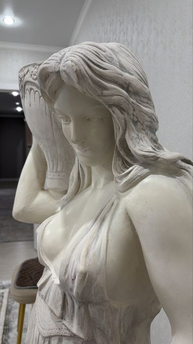 Продам статую Афродиты из гипса