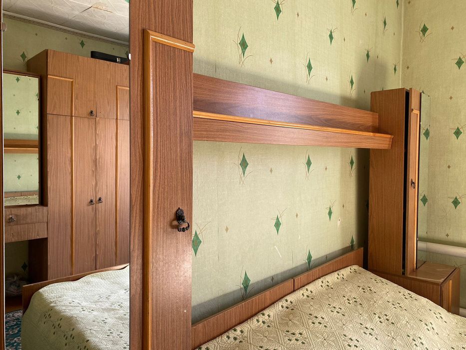 Срочно продам спальный гарнитур