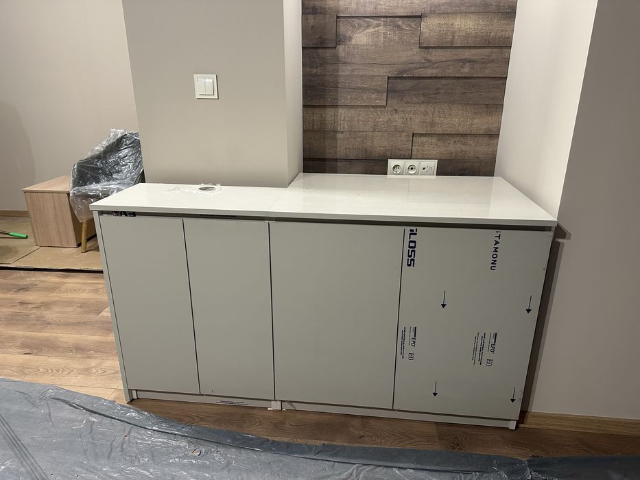 Чисто нов шкаф.