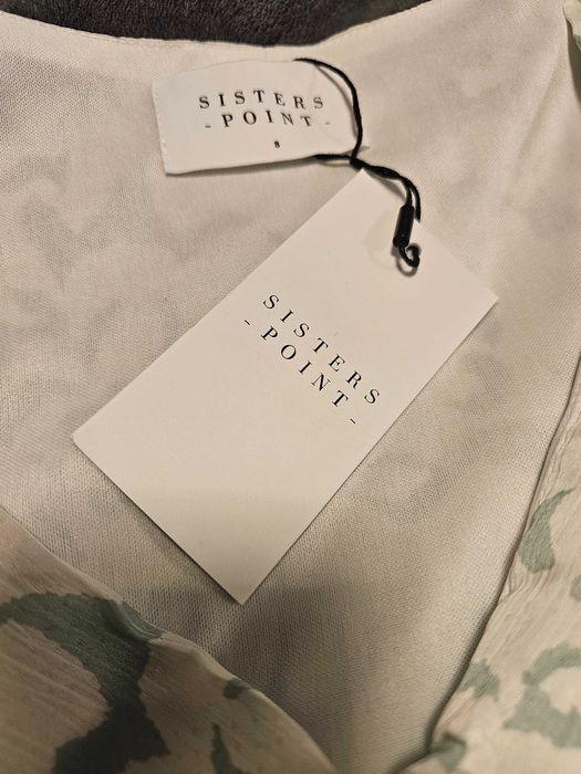 Нова рокля Sisters point