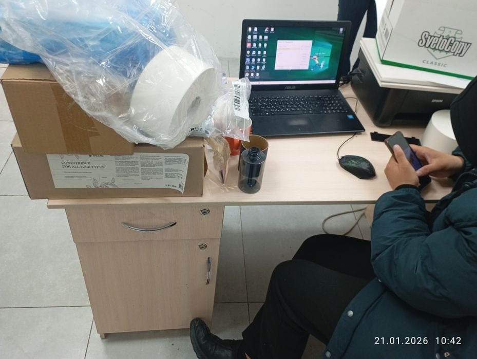 Шкафы,витрина,рабочий стол