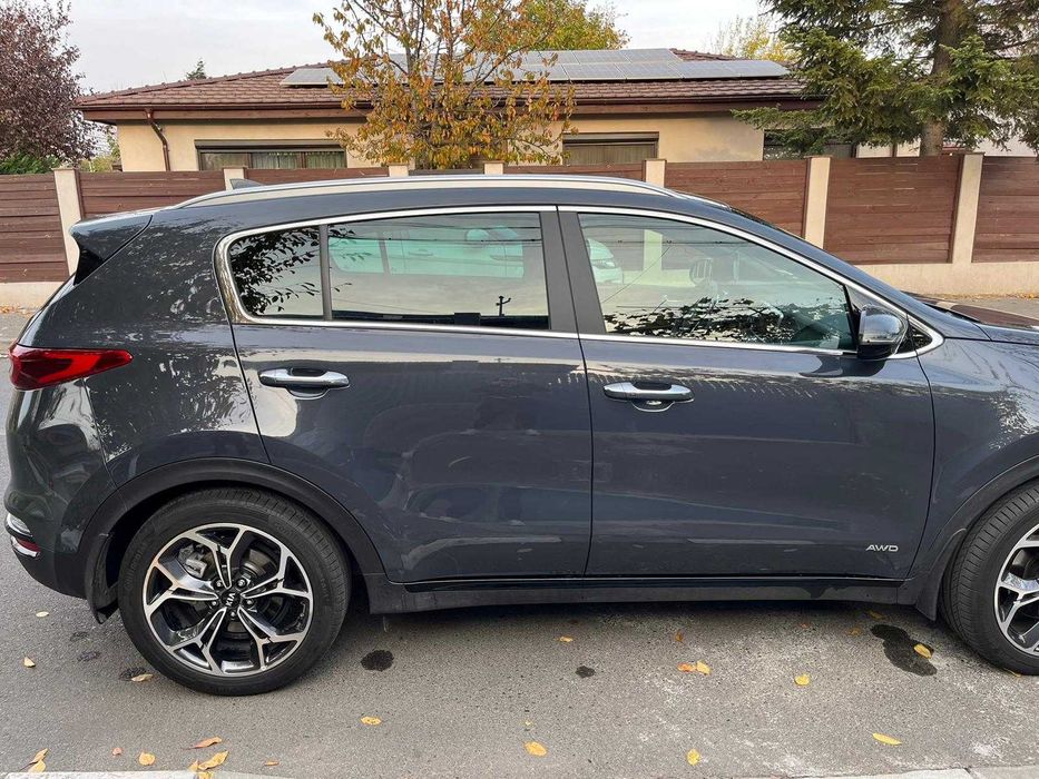 Vând Kia Sportage Gen 4 Diesel hibrid, AWD, oct.2021 in garantie oct 2028 nivel echipare de top GT-Line, achiziționată din reprezentanță din România.