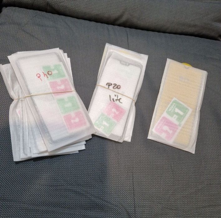 Folie sticla securizata telefon.  Pret / bucata
