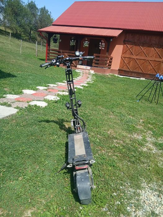 Vând trotineta electrica