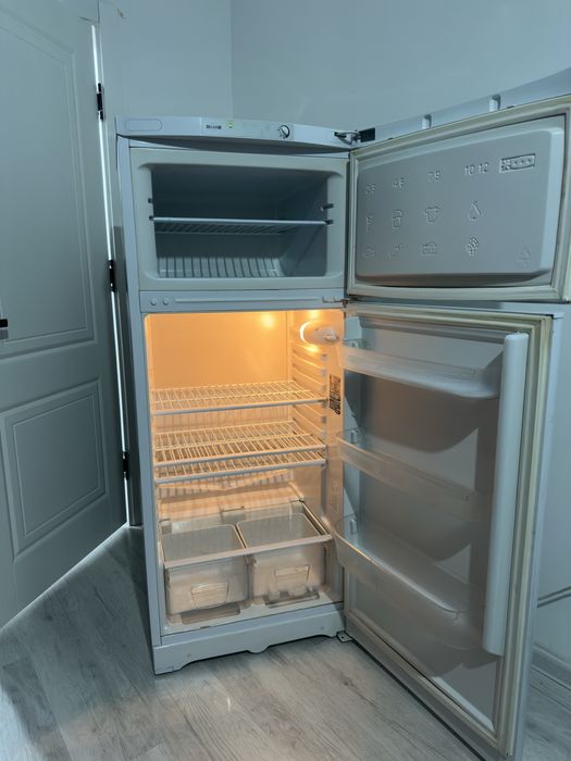 Холодильник Indesit TIA140