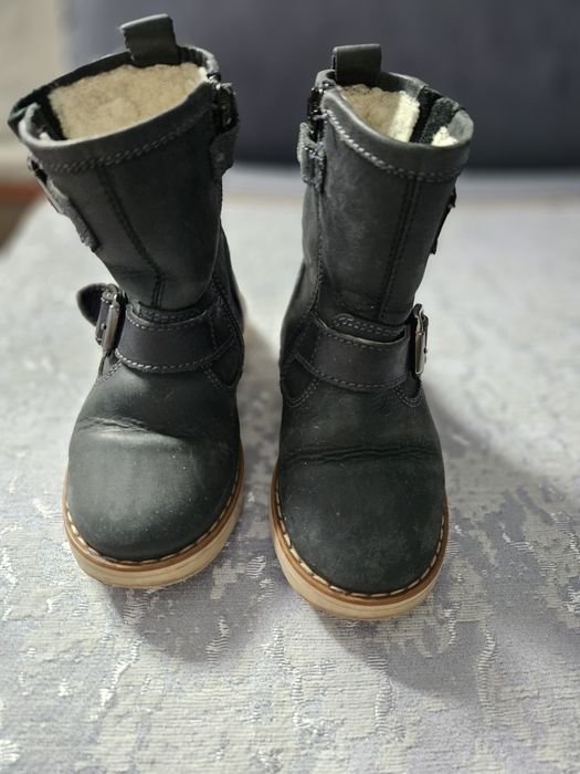 Продам детскую обувь