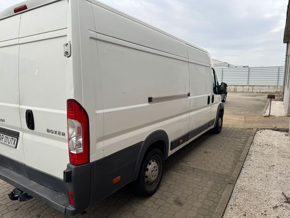 Inchiririere microbuz Peugeot Boxer