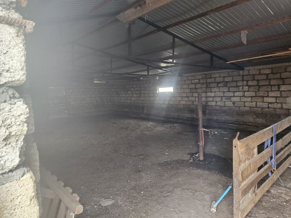 Дара тұрған жер үй сатылады