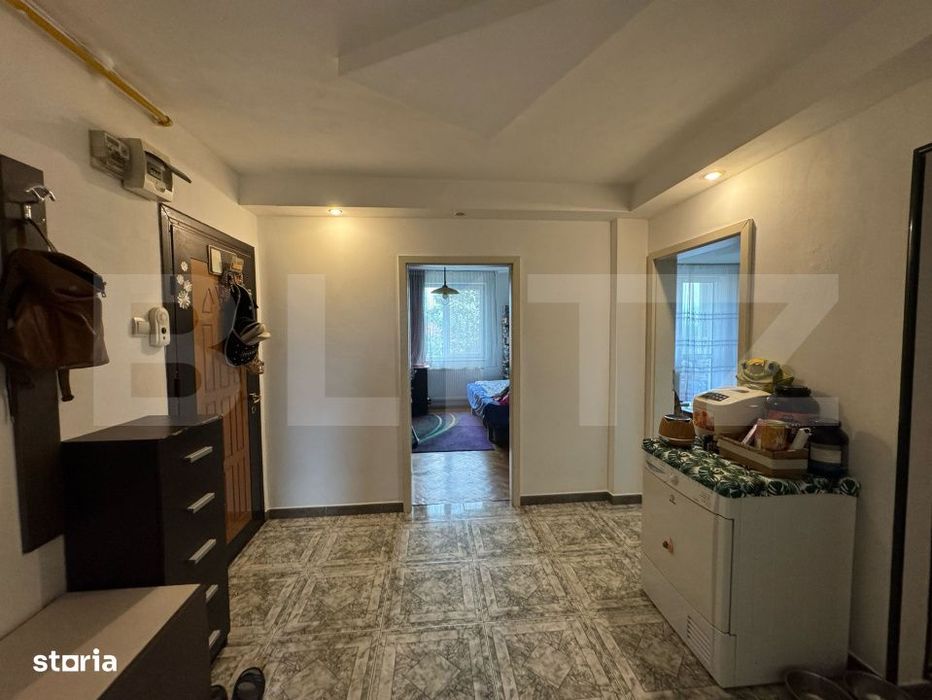 Apartament de vanzare, cu 3 camere decomandat, 61 mp, zona Progresul