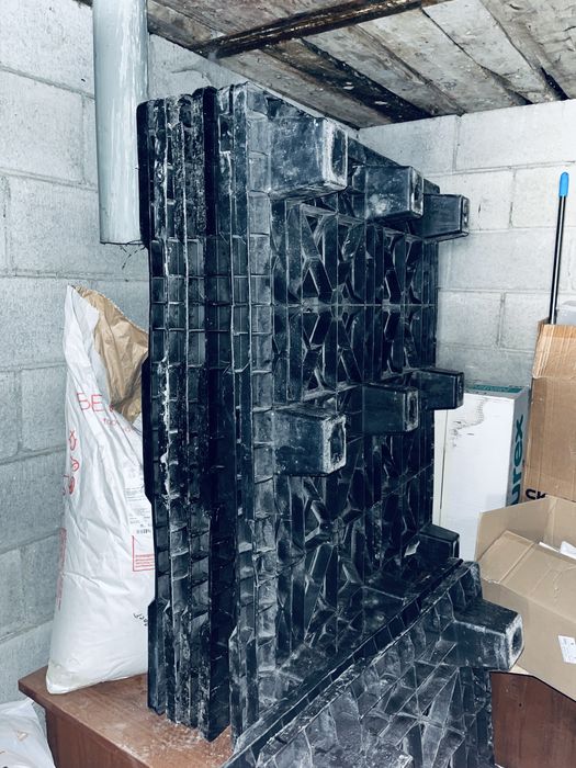 Продам поддоны пластиковые