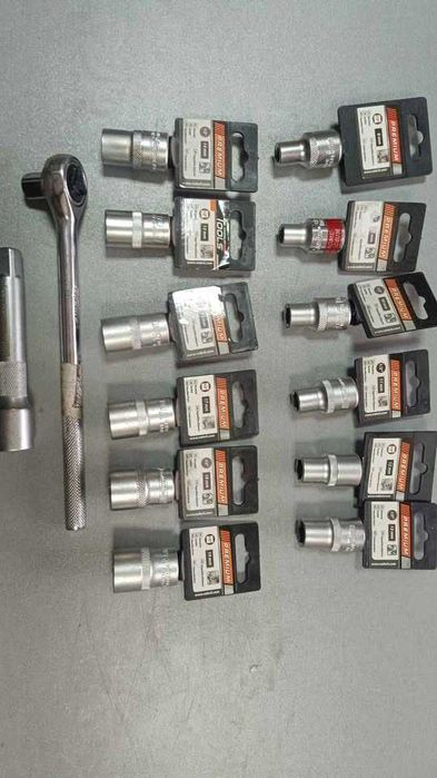 Комплект тресчотка 1/2″ + удължение 150 мм + вложки 8–19 mm – НОВ