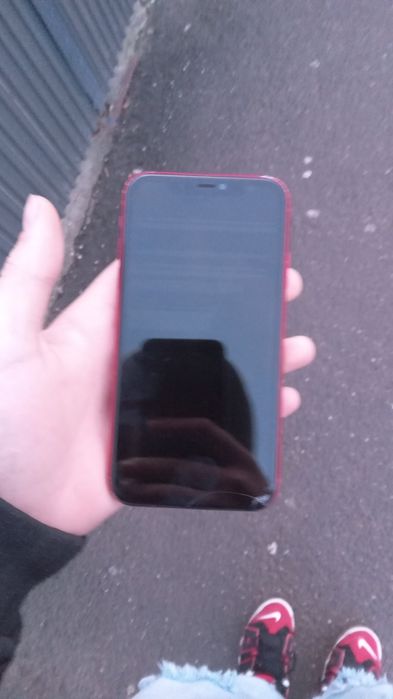 Vând iphone 11 pentru piese