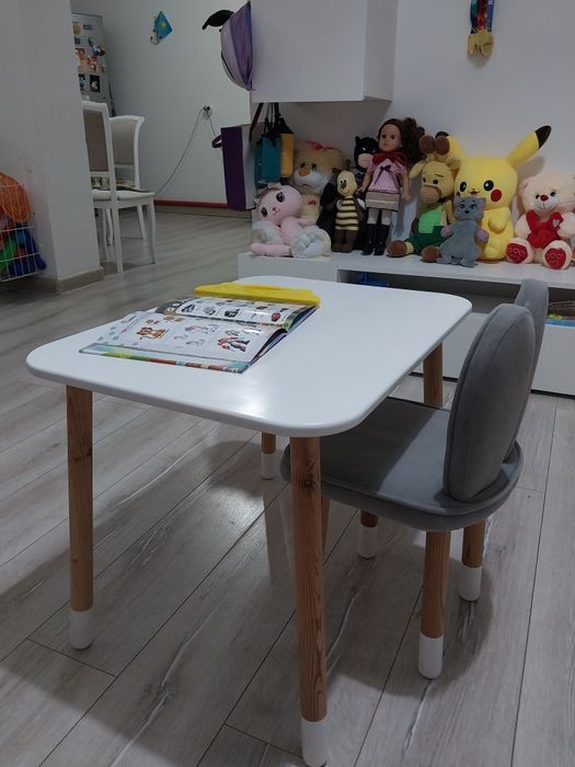 Детский стол с мягким стульчиком