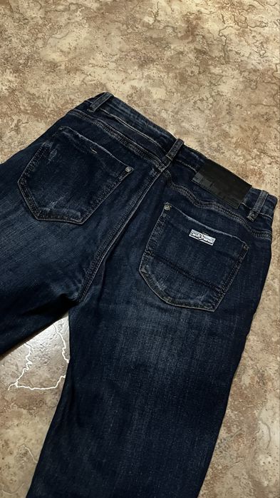 Продам джинсы в обтяг 28 размер
