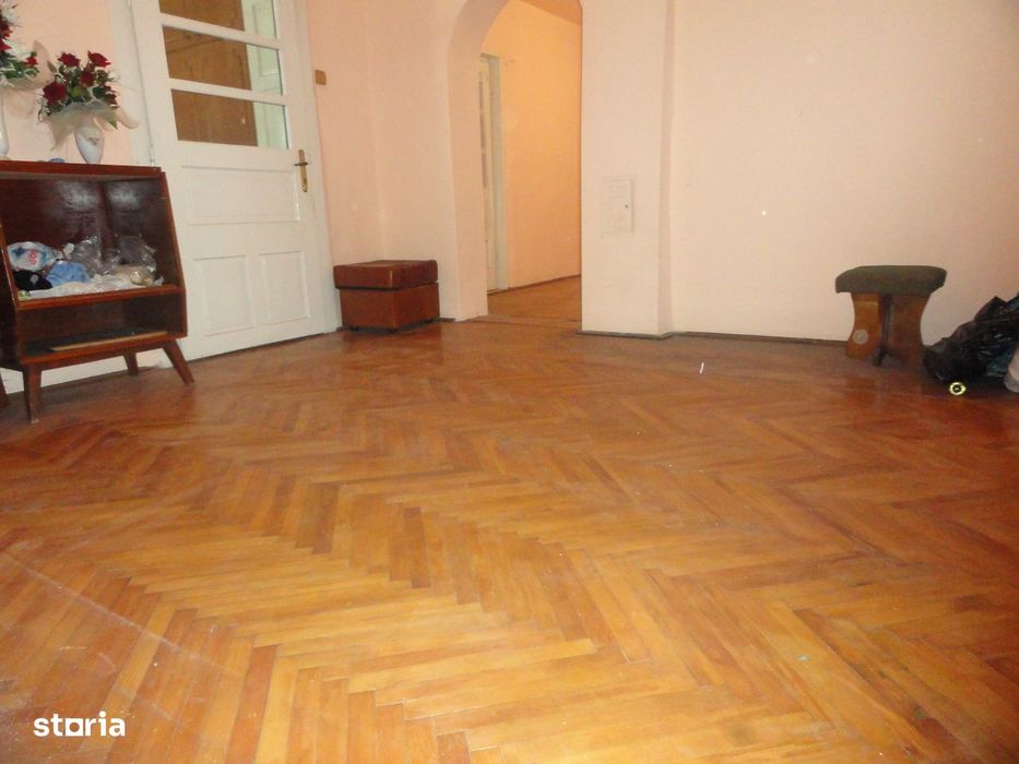 Casa 4 camere situata pe colt intr-o locatie buna in zona Gai