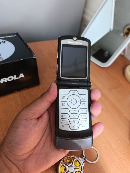 Motorola v3i ретро телефон