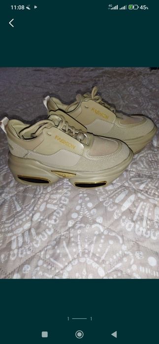 Трендовые кроссовки