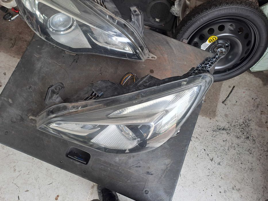 Far stanga dreapta Faruri Opel Astra j GTC cu Lupa