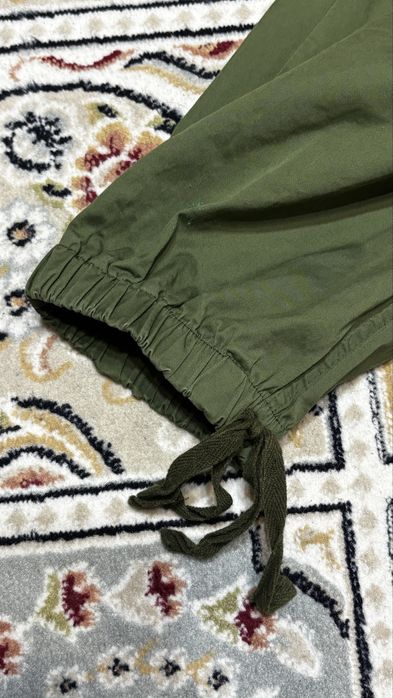 Карго-джогеры в оливковом цвета