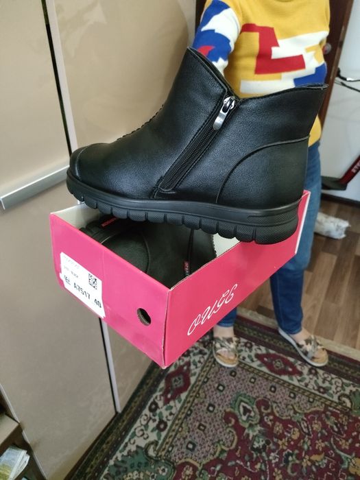 Vind Botine negre din piele