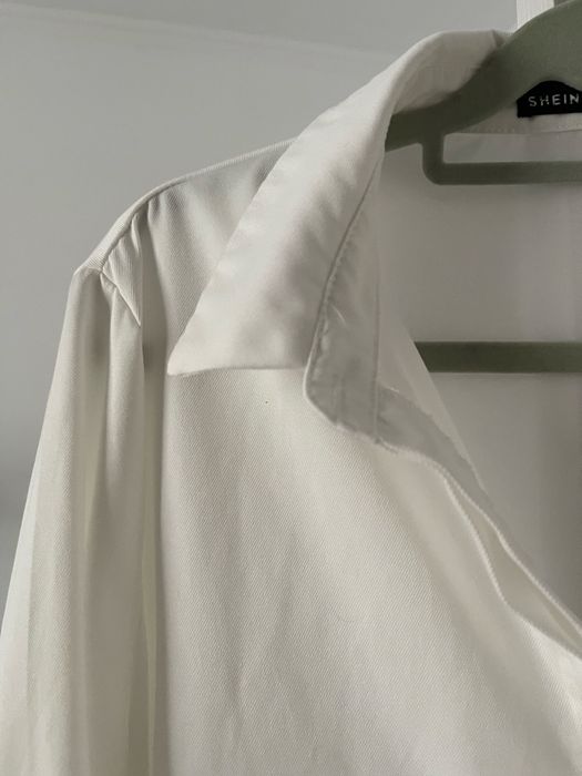 Camasa rochie alba cu aplicatii la maneca