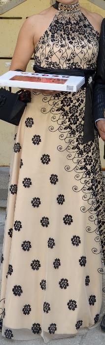 Официална рокля.